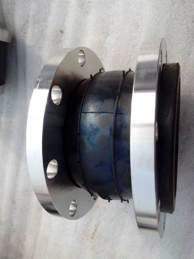 橡膠接頭和金（jīn）屬軟管（guǎn）的有什麽不同